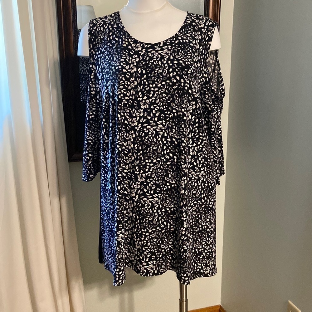 Vince Camuto 2X EUC top